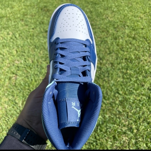 Nike Air Jordan 1 Mid Blue Mint White Navy AJ1 Size 11.5 MEN 554724-413 - Picture 7 of 8